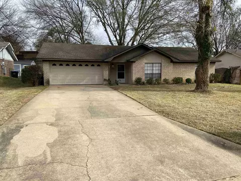 904 Victoria Dr, Longview, TX 75604