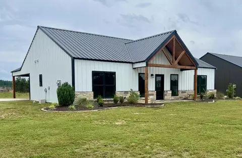 623 Cr 310, De Berry, TX 75639