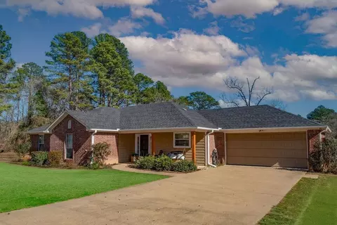 812 Fleetwood Dr, White Oak, TX 75693
