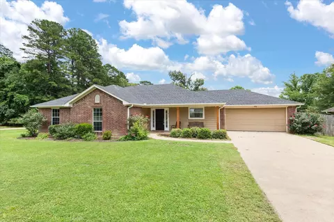 812 Fleetwood Dr, White Oak, TX 75693