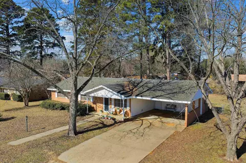 2206 Hendricks St, Gladewater, TX 75647