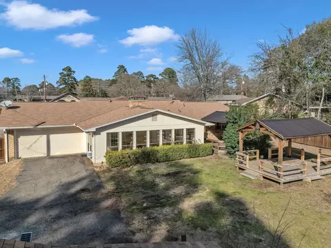 Exterior - 300 Rick Dr, Longview, TX 75605 photo 7 of 10
