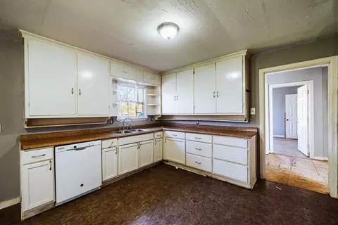Kitchen - 201 E Shofner St, Longview, TX 75604 photo 1 of 2