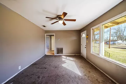 Living - 201 E Shofner St, Longview, TX 75604 photo 1 of 2