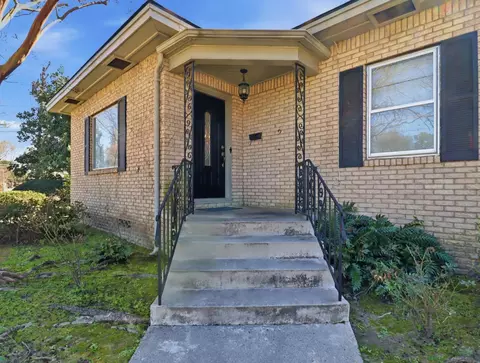 Exterior - 2 Covington Dr, Longview, TX 75602 photo 3 of 8