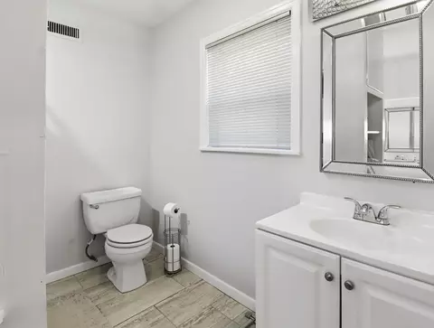 Bath - 2 Covington Dr, Longview, TX 75602 photo 1 of 5