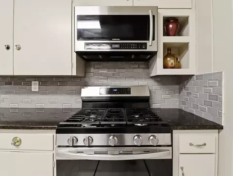 Kitchen - 2 Covington Dr, Longview, TX 75602 photo 3 of 4