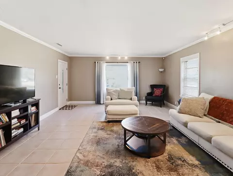 Living - 2 Covington Dr, Longview, TX 75602 photo 4 of 4