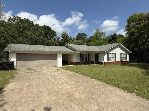 1313 Silver Falls Rd, Longview, TX 75604