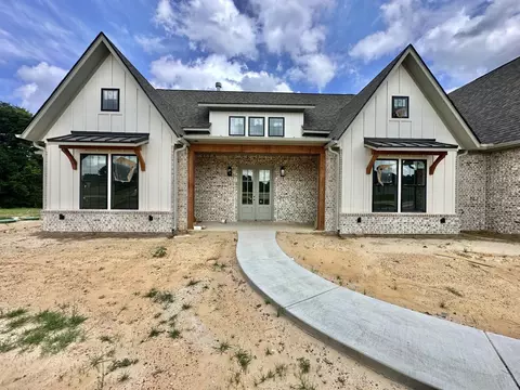 159 Mila Ln, Gladewater, TX 75647