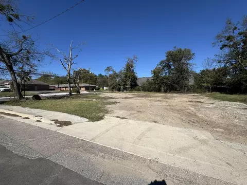 2102 Washington, Commerce, TX 75428 photo 3