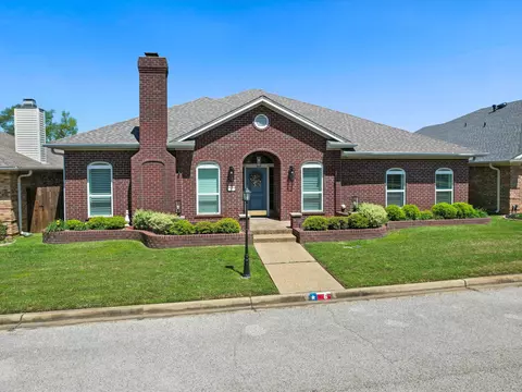 6 Friendswood Dr, Longview, TX 75605