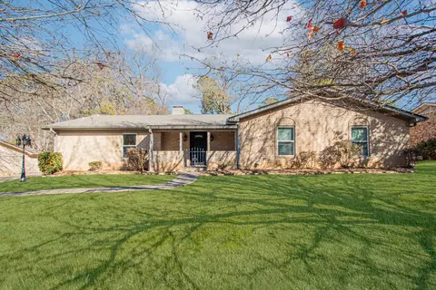 907 Sequoyah Ln, Longview, TX 75605