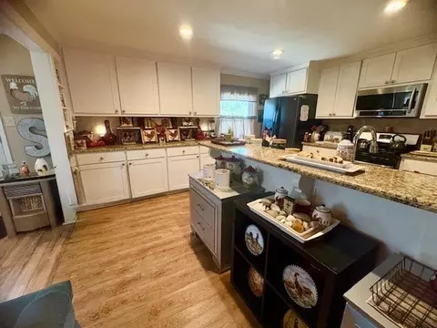 Kitchen - 703 Harmon Dr, Longview, TX 75602 photo 1 of 5