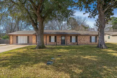 1807 Swan St, Longview, TX 75604