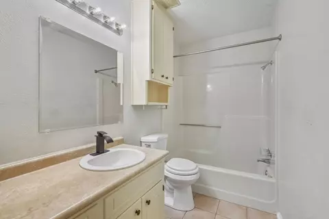 Bath - 3710 Pratt Ln, Longview, TX 75604 photo 1 of 4