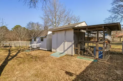 Exterior - 3710 Pratt Ln, Longview, TX 75604 photo 7 of 8