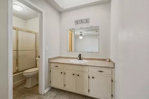 Bath - 3710 Pratt Ln, Longview, TX 75604 photo 3 of 4