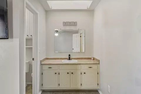 Bath - 3710 Pratt Ln, Longview, TX 75604 photo 2 of 4