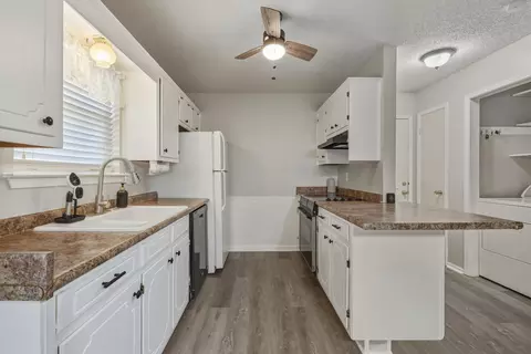 Kitchen - 3710 Pratt Ln, Longview, TX 75604 photo 3 of 3