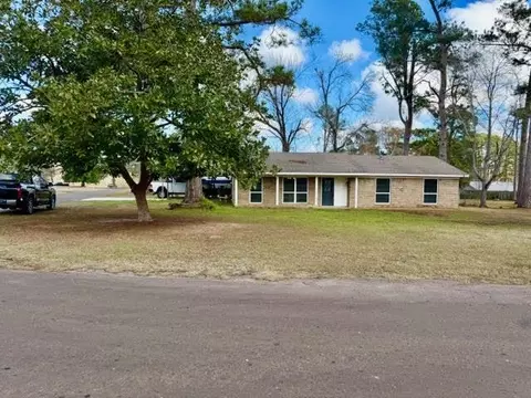 290 Carol St, Waskom, TX 75692