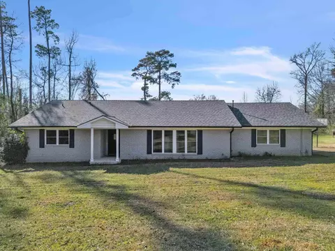 1701 Lakeshore Dr, Longview, TX 75605