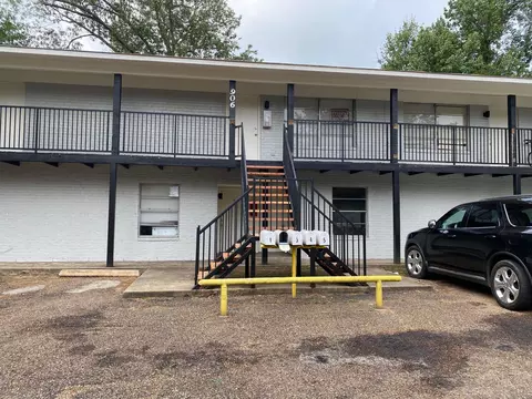 906 Harris, Kilgore, TX 75662