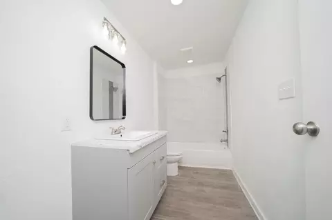 Bath - 703 E Wright, Marshall, TX 75670 photo 1 of 1