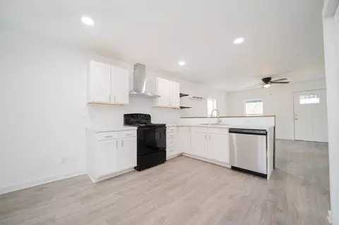 Kitchen - 703 E Wright, Marshall, TX 75670 photo 2 of 4