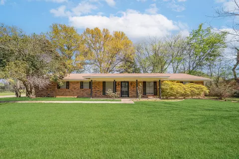 105 Sherwood Dr, Longview, TX 75605