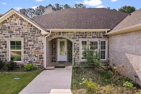 Exterior - 281 S Tracy Dr, Longview, TX 75603 photo 2 of 8