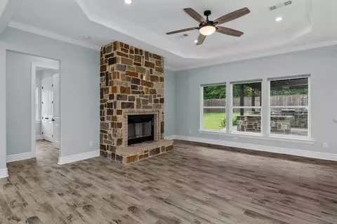 Living - 281 S Tracy Dr, Longview, TX 75603 photo 1 of 3