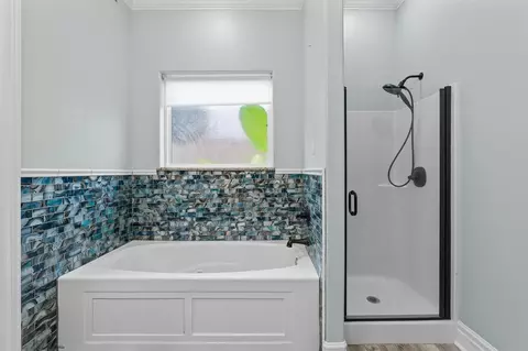 Bath - 281 S Tracy Dr, Longview, TX 75603 photo 3 of 5