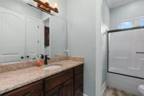 Bath - 281 S Tracy Dr, Longview, TX 75603 photo 4 of 5