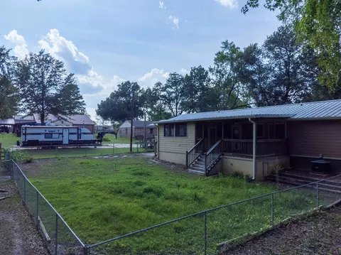 Exterior - 550 E Mountain Rd, Longview, TX 75604 photo 8 of 9