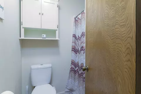 Bath - 550 E Mountain Rd, Longview, TX 75604 photo 3 of 3