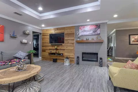 Living - 550 E Mountain Rd, Longview, TX 75604 photo 3 of 5