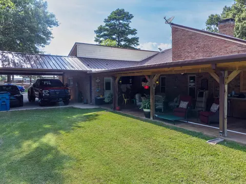 Exterior - 550 E Mountain Rd, Longview, TX 75604 photo 5 of 9