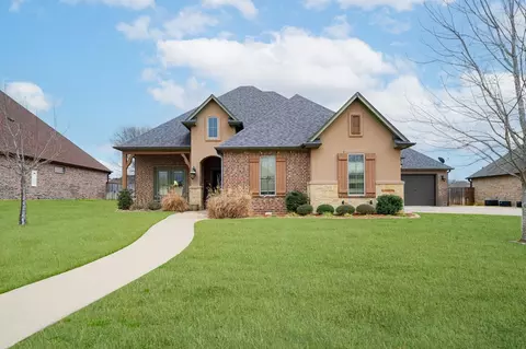 Exterior - 135 Circle Dr, Longview, TX 75602 photo 2 of 4