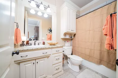 Bath - 135 Circle Dr, Longview, TX 75602 photo 3 of 3