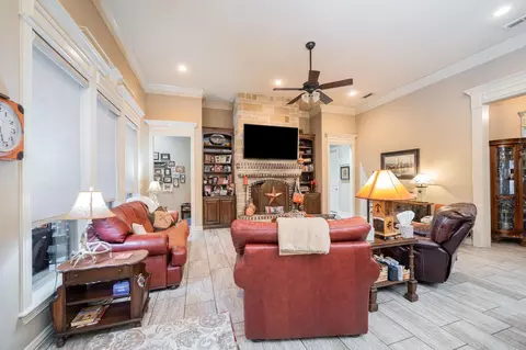 Living - 135 Circle Dr, Longview, TX 75602 photo 4 of 5