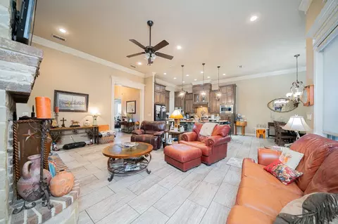 Living - 135 Circle Dr, Longview, TX 75602 photo 5 of 5