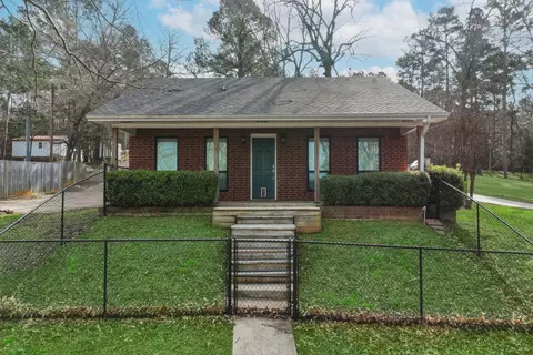 3075 E Lake Dr, Gladewater, TX 75647