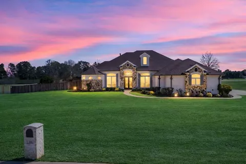 155 Ashbriar Ln, Longview, TX 75605