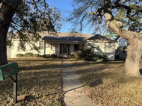 413 E Meredith St, Marshall, TX 75670