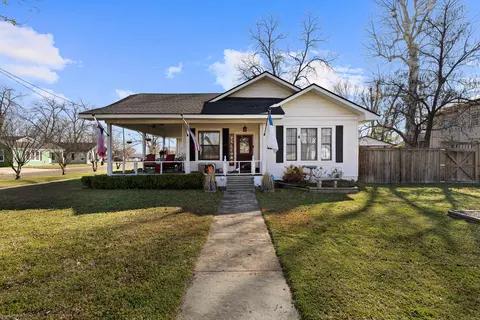 217 N Montgomery St, Gilmer, TX 75644