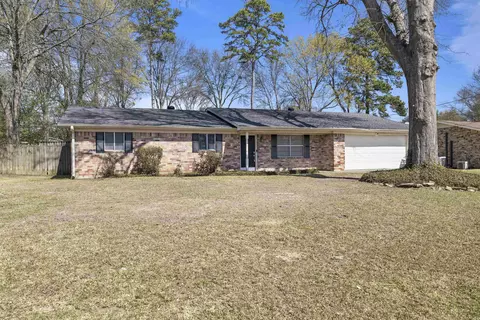 209 Sherwood Dr, Longview, TX 75605