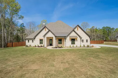 205 Thorn Briar Trl, Longview, TX 75602