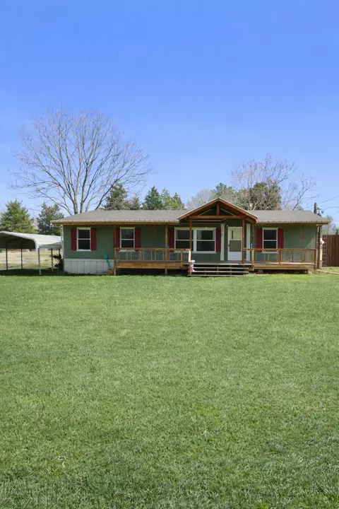112 Melody Dr, Gladewater, TX 75647