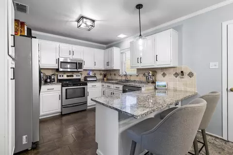 Kitchen - 4 Spring Valley Cir, Longview, TX 75605 photo 1 of 3